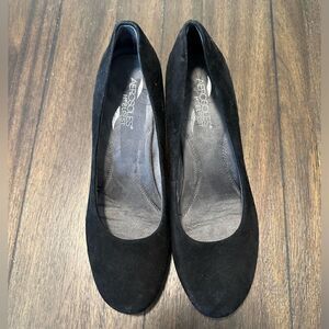 Aerosoles Red Hot black suede leather heels size 8.5